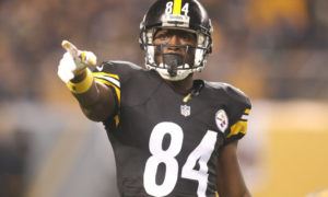 Dec 6, 2015; Pittsburgh, PA, USA; Pittsburgh Steelers wide receiver Antonio Brown (84) gestures at the line of scrimmage against the Indianapolis Colts during the second quarter at Heinz Field. Mandatory Credit: Charles LeClaire-USA TODAY Sports ORG XMIT: USATSI-224828 ORIG FILE ID: 20151206_mta_al8_252.JPG